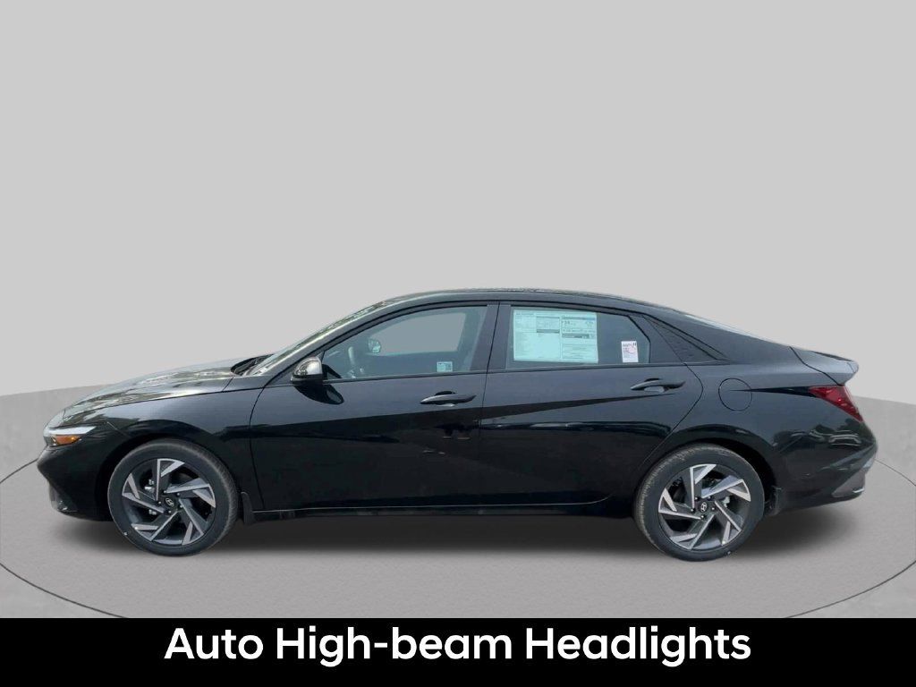 Used 2025 Hyundai Elantra Sport FWD image 14