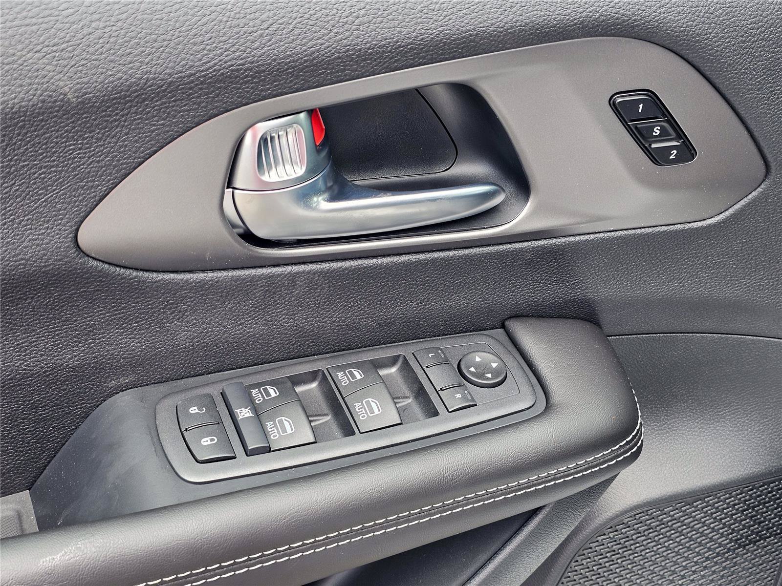 New 2027 Chrysler Pacifica Select FWD image 15