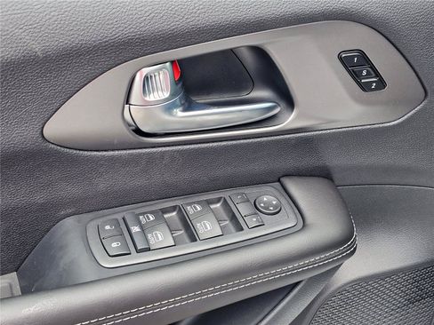 New 2027 Chrysler Pacifica Select FWD image 15