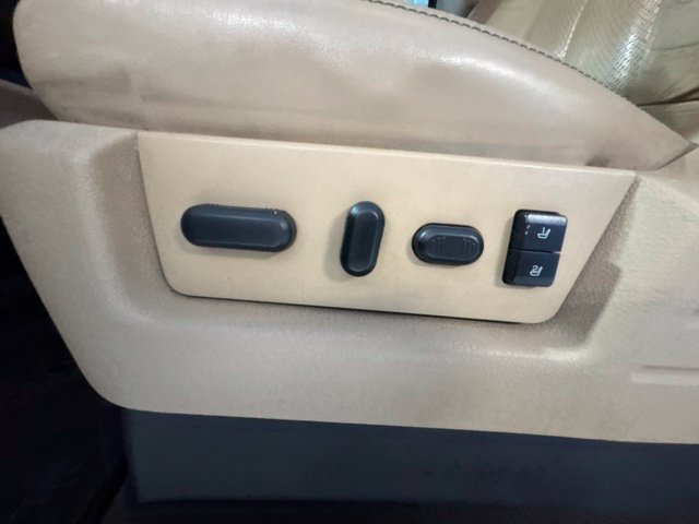 Used 2011 Ford F150 Lariat w/ Lariat Chrome Pkg AWD/4WD image 12