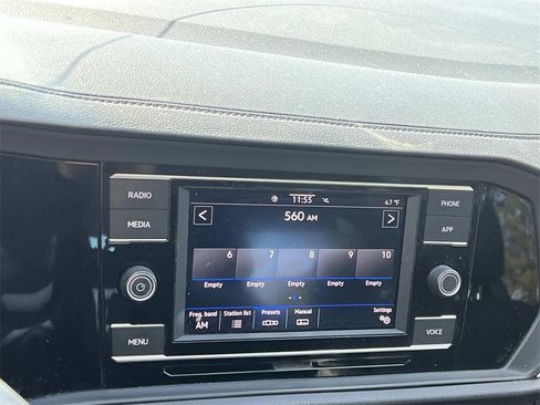 Used 2020 Volkswagen Jetta SE image 17