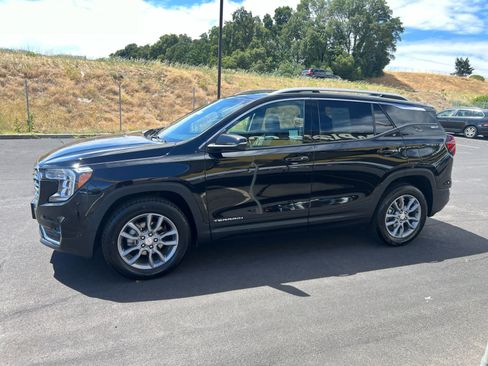 Used 2024 GMC Terrain SLT AWD/4WD image 7