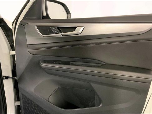 Used 2025 Volkswagen Atlas Cross Sport SE image 25