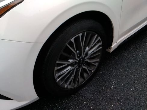 Used 2023 Kia Forte GT-Line w/ GT-Line Premium Package FWD image 7
