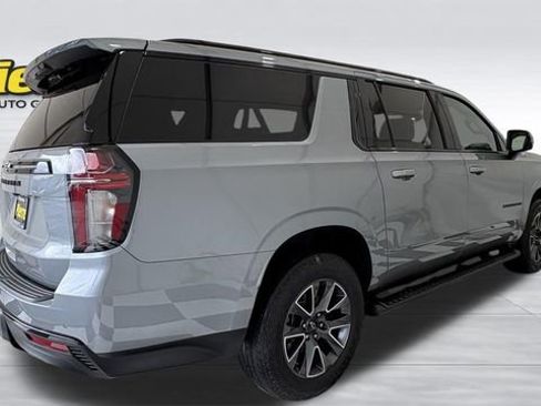 Used 2024 Chevrolet Suburban Z71 w/ Luxury Package image 7