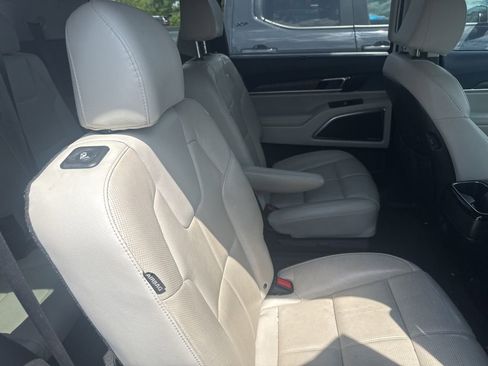 Used 2023 Kia Telluride SX AWD/4WD image 7