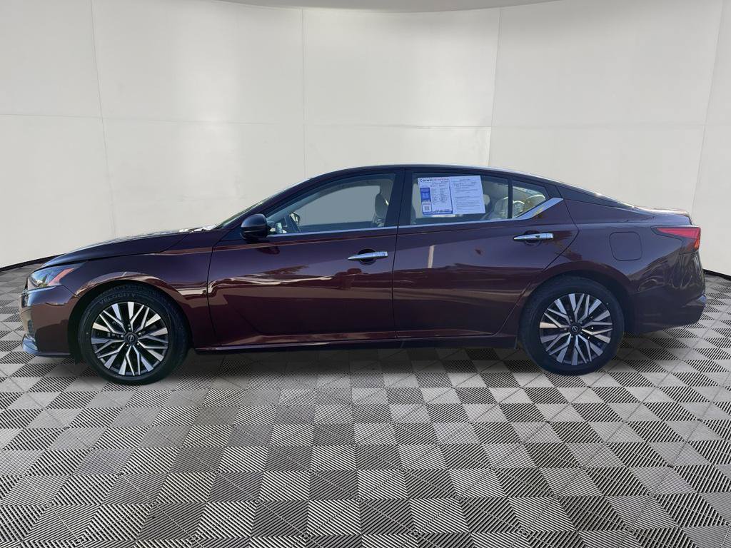 Used 2025 Nissan Altima 2.5 SV FWD image 4