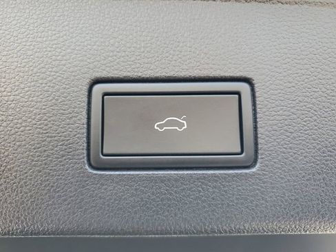 Used 2021 Volkswagen Atlas Cross Sport SEL image 9