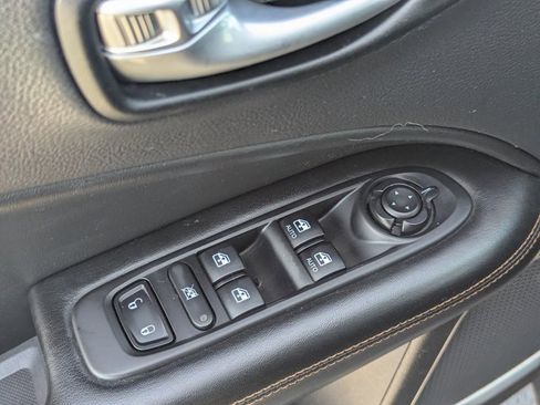 Used 2021 Jeep Compass Limited image 27