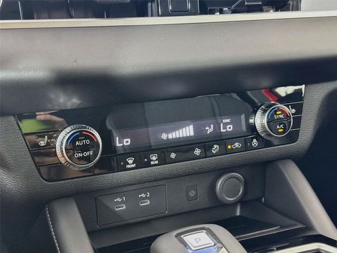 New 2026 Mitsubishi Outlander SE FWD image 11