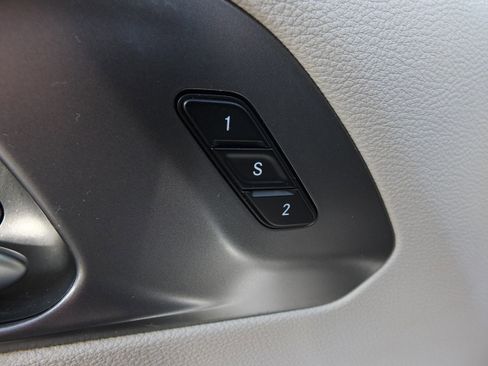 Used 2024 Chrysler Pacifica Touring-L image 19