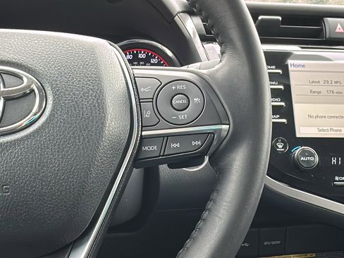 Used 2020 Toyota Camry XSE image 15