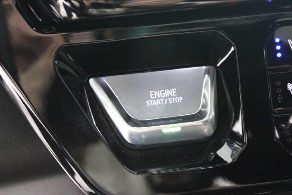 Used 2025 GMC Sierra 1500 AT4 w/ AT4 Premium Package AWD/4WD image 36