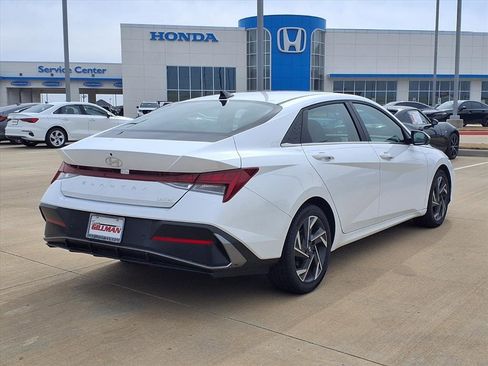 Used 2024 Hyundai Elantra Limited image 7