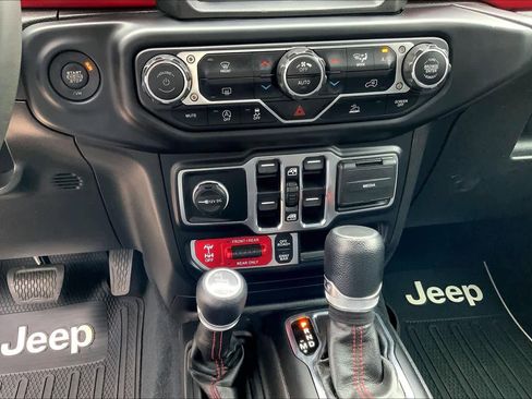 Used 2023 Jeep Wrangler Unlimited Rubicon AWD/4WD image 31