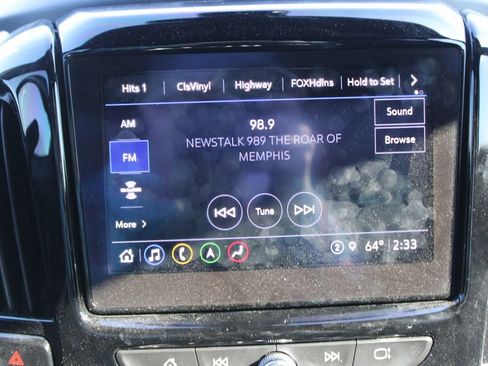 Used 2023 Chevrolet Traverse Premier image 31