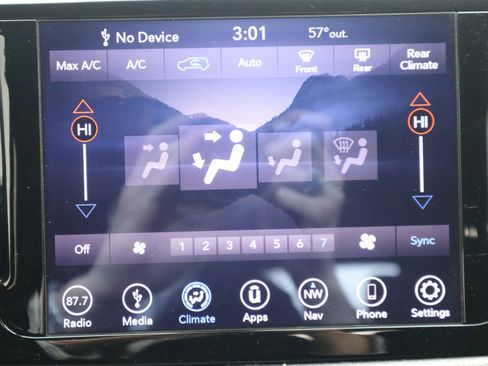Used 2018 Chrysler Pacifica Touring Plus w/ S Appearance Package FWD image 44