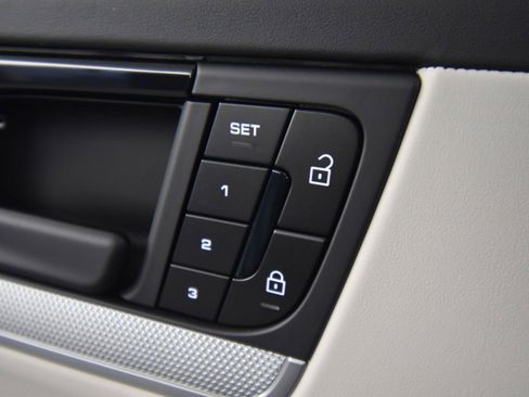 New 2026 Porsche Cayenne image 24