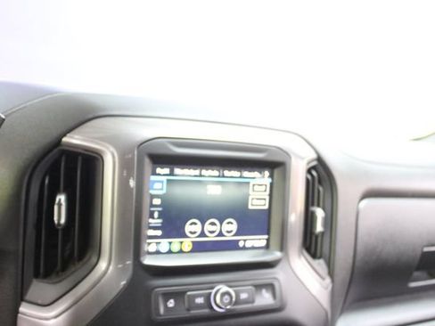 Used 2019 Chevrolet Silverado 1500 Custom w/ Custom Convenience Package AWD/4WD image 18