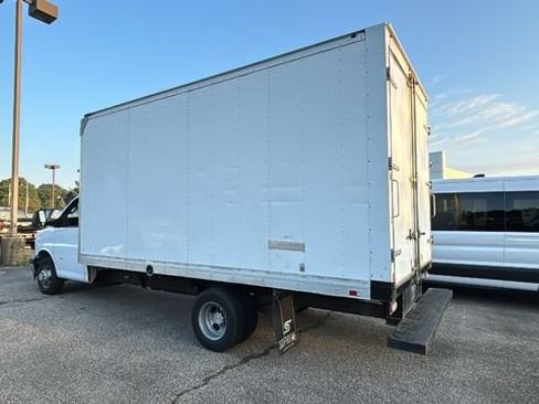 Used 2020 Chevrolet Express 3500 Extended w/ Power Convenience Package RWD image 4