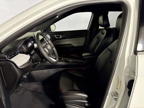 Used 2024 Jeep Compass Latitude AWD/4WD image 11