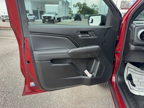 Used 2024 Chevrolet Colorado LT RWD image 8