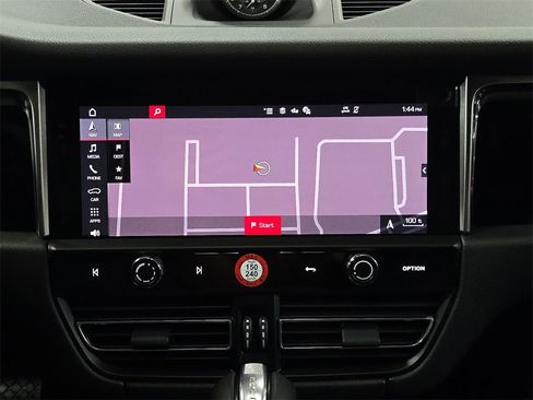 Used 2024 Porsche Macan image 18