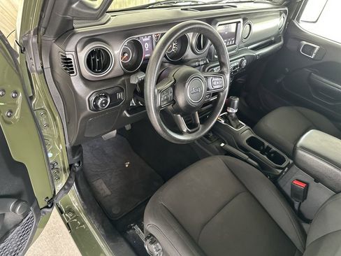 Used 2023 Jeep Gladiator Sport AWD/4WD image 12