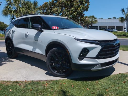 Used 2023 Chevrolet Blazer LT w/ Convenience Package FWD image 2