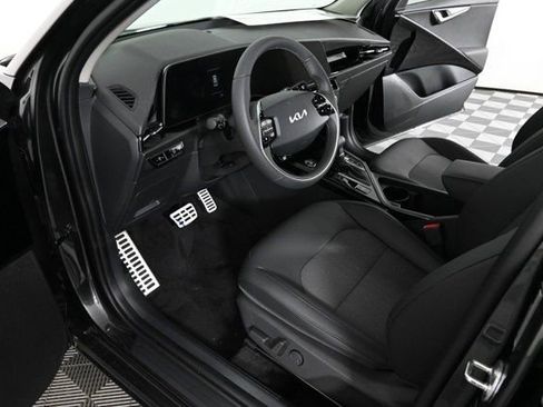 New 2025 Kia Niro EX Touring image 16