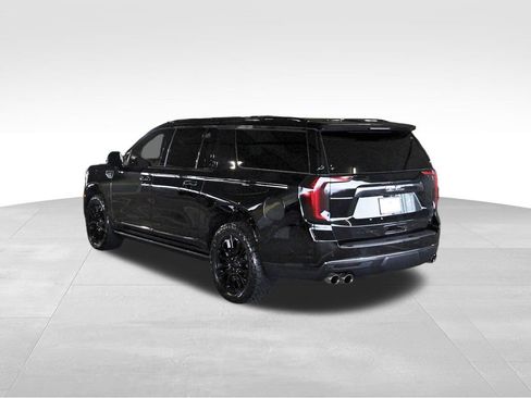 Used 2024 GMC Yukon XL Denali Ultimate AWD/4WD image 3
