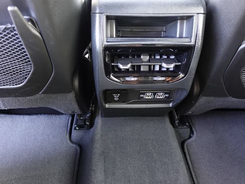 Used 2024 Jeep Grand Cherokee Altitude AWD/4WD image 38
