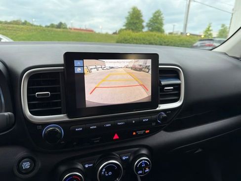 Used 2024 Hyundai Venue SEL FWD image 14