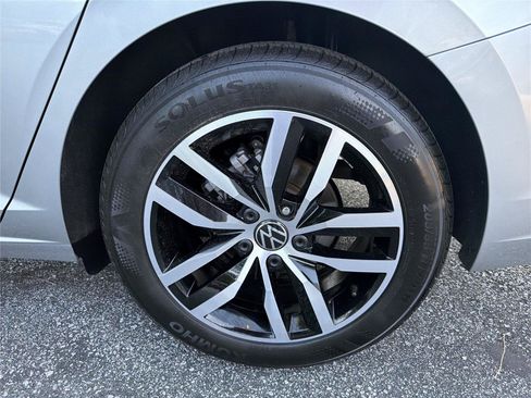 Used 2026 Volkswagen Jetta SE FWD image 18