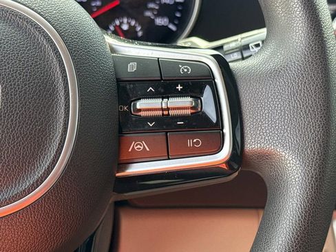 Used 2022 Kia Carnival LX FWD image 27