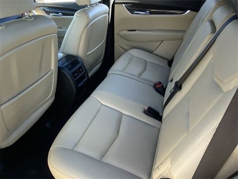 Used 2017 Cadillac XT5 FWD image 16