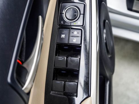 Used 2017 Lexus IS 200t w/ Premium Package RWD image 33