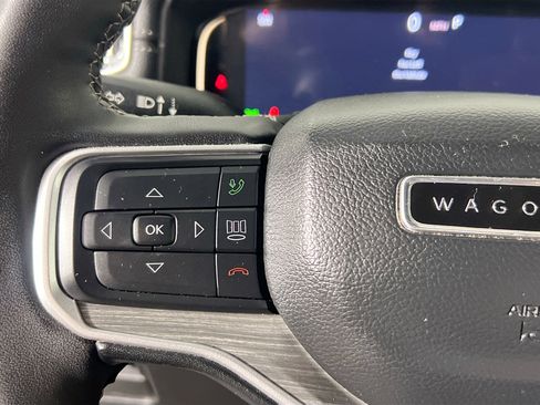 Used 2024 Jeep Wagoneer L Series II RWD image 18