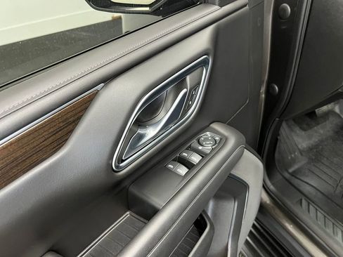 Used 2021 GMC Yukon SLE image 11