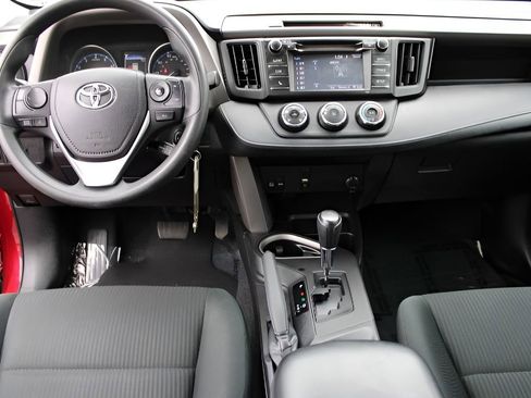 Used 2018 Toyota RAV4 LE w/ All Weather Liner Package image 9