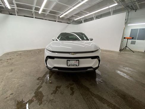 Used 2025 Chevrolet Equinox EV LT w/ Convenience Package image 9