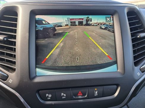 Used 2023 Jeep Cherokee Altitude Lux image 10