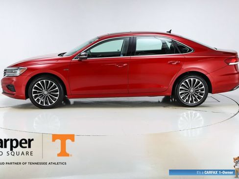 Used 2022 Volkswagen Passat 2.0T FWD image 40