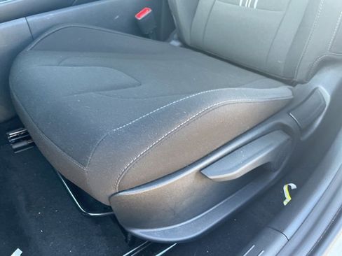 Used 2025 Hyundai Elantra SEL image 19