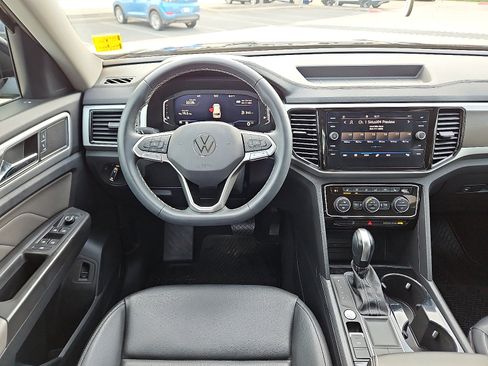 Certified 2023 Volkswagen Atlas SE image 8