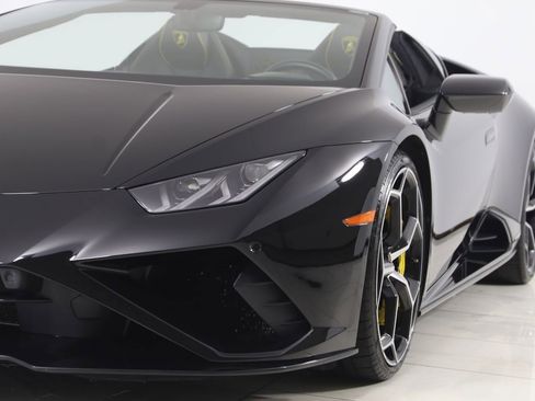 Used 2023 Lamborghini Huracan EVO image 95