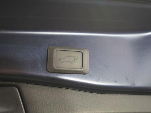 Used 2025 Toyota RAV4 XLE w/ Convenience Package AWD/4WD image 11