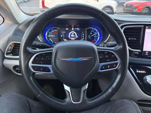 Used 2021 Chrysler Pacifica Touring w/ Cold Weather Group FWD image 20