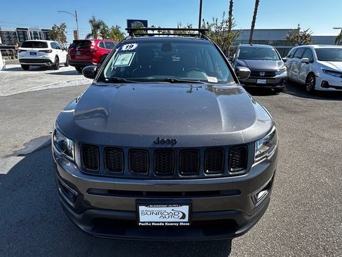 Used 2019 Jeep Compass Latitude FWD image 3