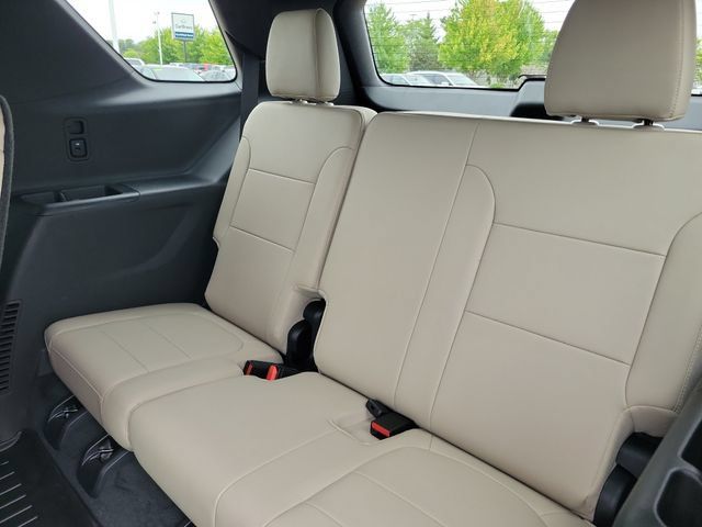 Used 2023 Chevrolet Traverse LT w/ LT Premium Package AWD/4WD image 25